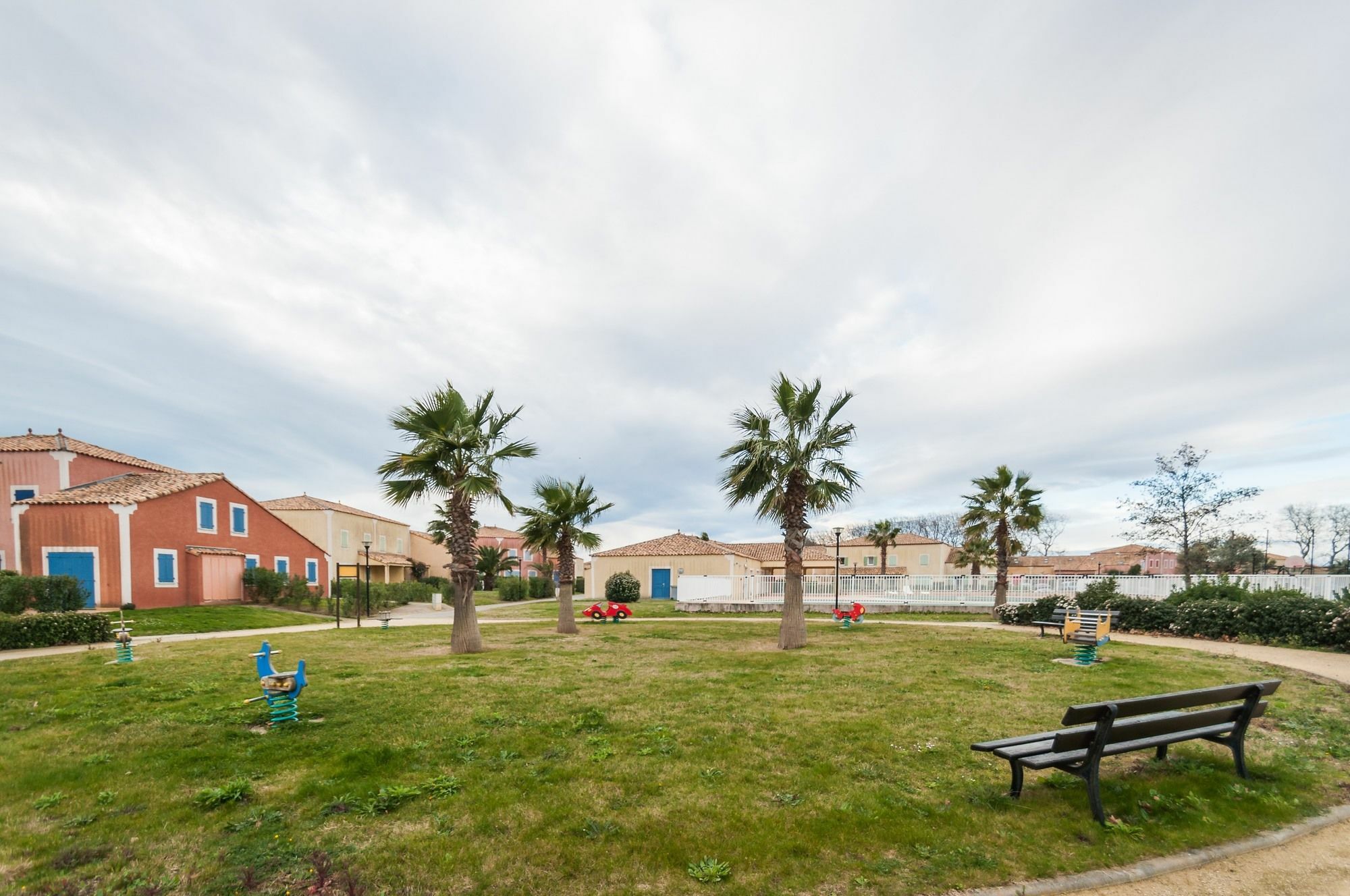 Residence Les Berges Du Canal Beziers Exterior photo